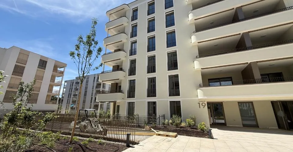 Neue Wohnung im Zentrum des Viertels MIC in Marly