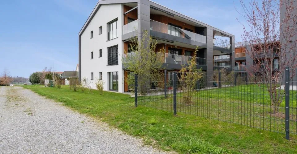 Minergie-P standard in owner-occupier standard, Poggenpohl kitchen and geothermal heating