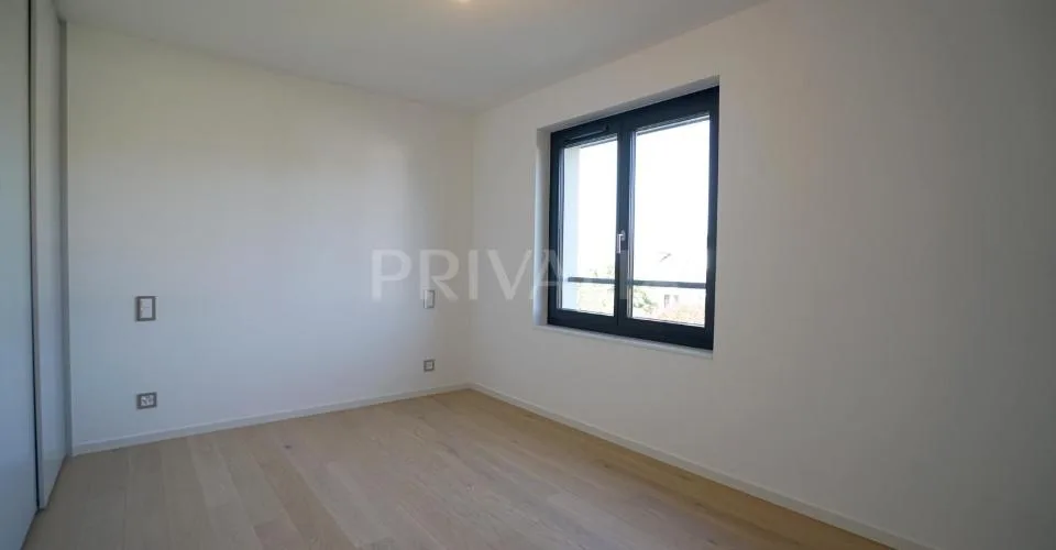 Bel appartement contemporain dans un environnement calme et verdoyant