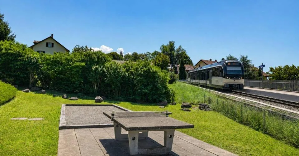 Spacieux Appartement de 4,5 pièces dans un environnement calme et verdoyant – Foto 13 von 31
