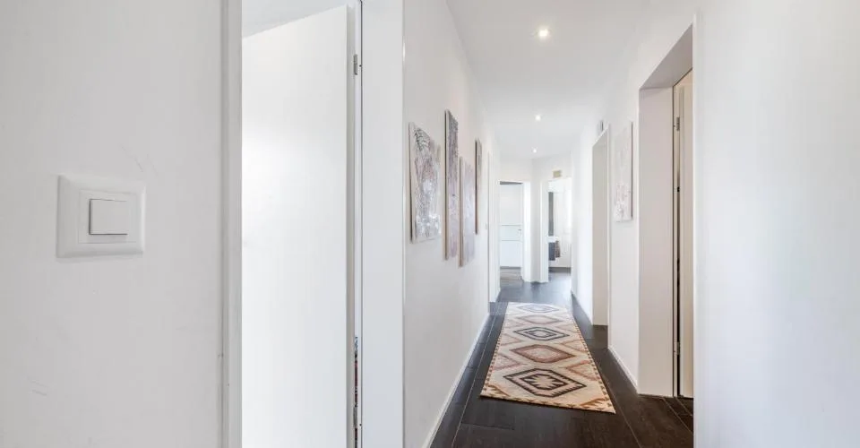 Generous living with a unique balcony concept – photo 15 of 20