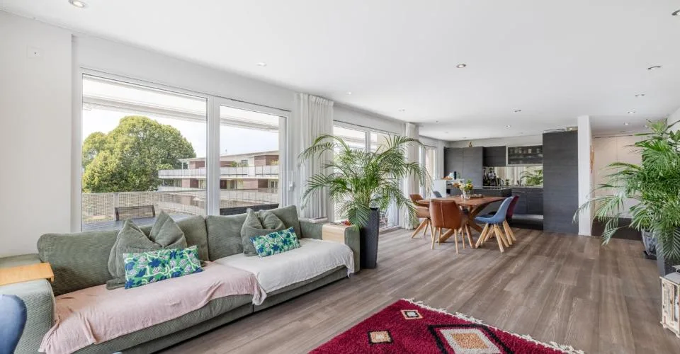 Generous living with a unique balcony concept – photo 11 of 20