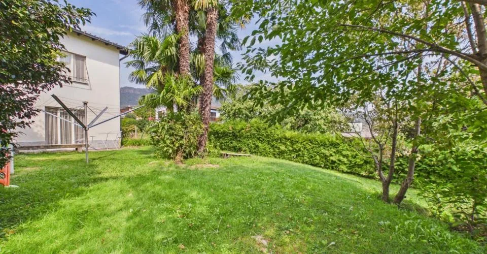 Grundstück von 1.000 m², großes Renovierungspotenzial und Pergola mit Kamin – Foto 43 von 44