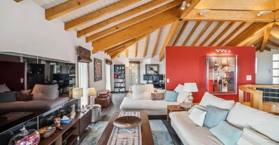 Villa im modernen Architekturstil, spektakuläre Räume, am Fuße des S – Foto 19 von 26
