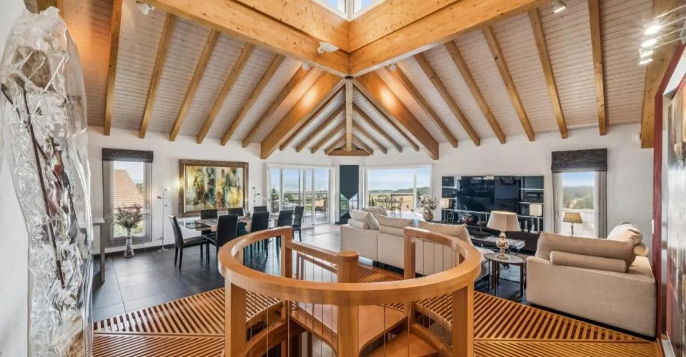 Villa im modernen Architekturstil, spektakuläre Räume, am Fuße des S – Foto 14 von 26