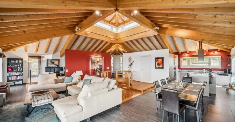 Villa im modernen Architekturstil, spektakuläre Räume, am Fuße des S – Foto 16 von 26