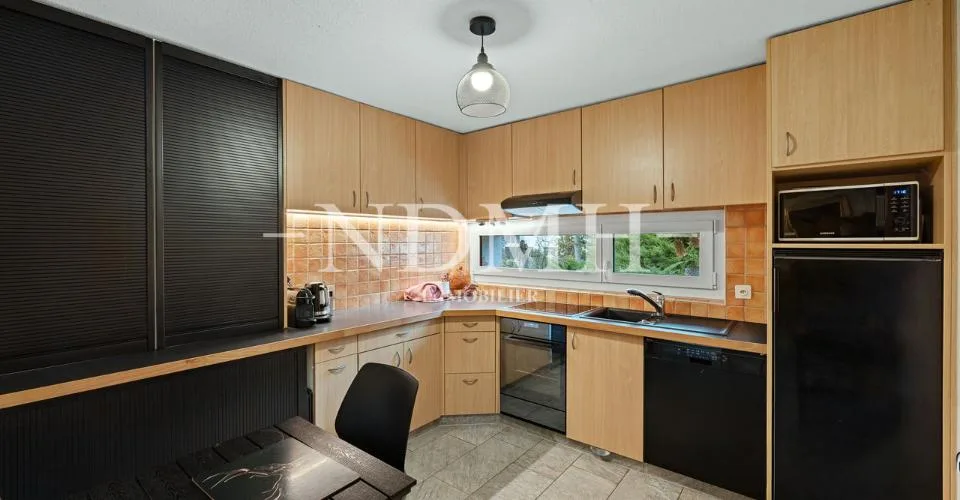 Villa spaziosa con due appartamenti – foto 18 di 24
