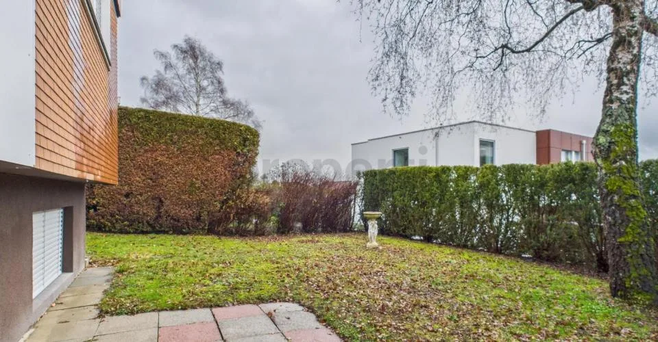 Modern 6.5 room row house with garden in La Neuveville