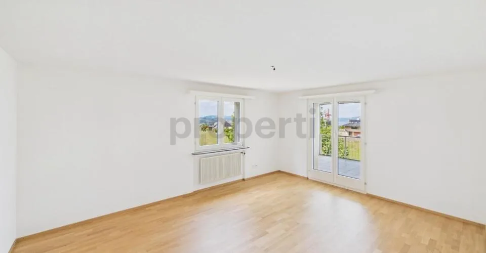 Hoch über dem Zürichsee mit unverbaubarem Seeblick