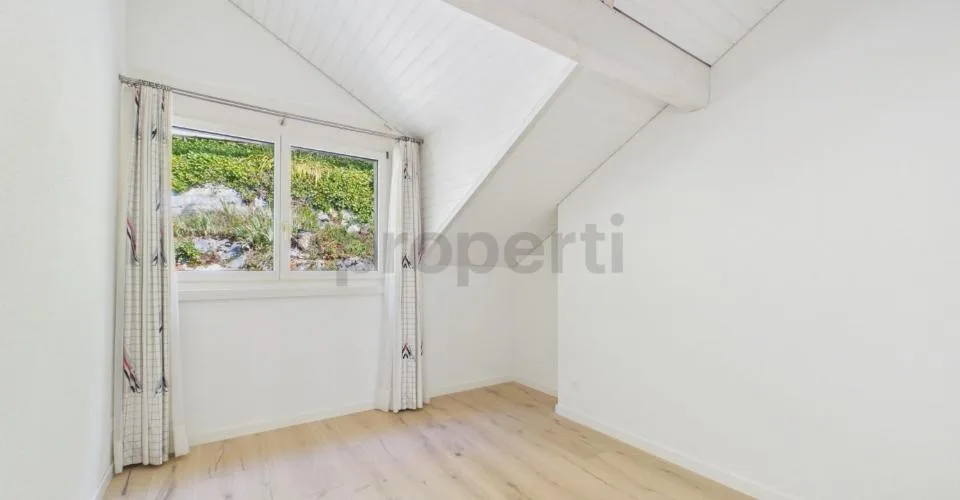 Renovated 6.5-room elegant apartment with elevator and basement, Ennetbürgen