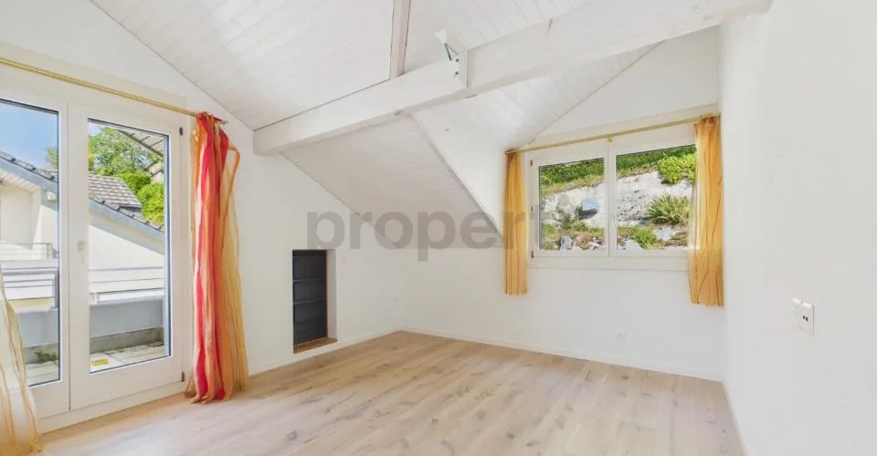 Renovated 6.5-room elegant apartment with elevator and basement, Ennetbürgen
