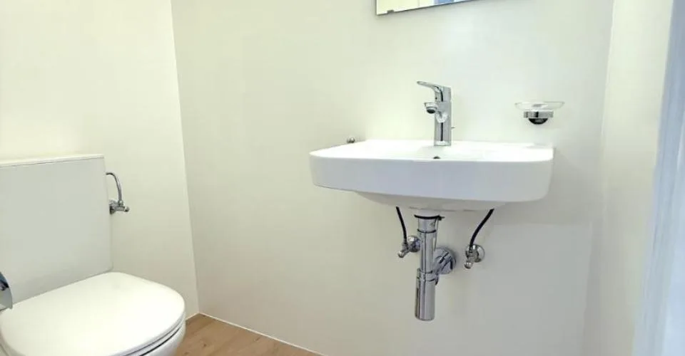 Grand appartement de 3.5 pièces avec balcon, au dernier étage – Foto 8 von 9