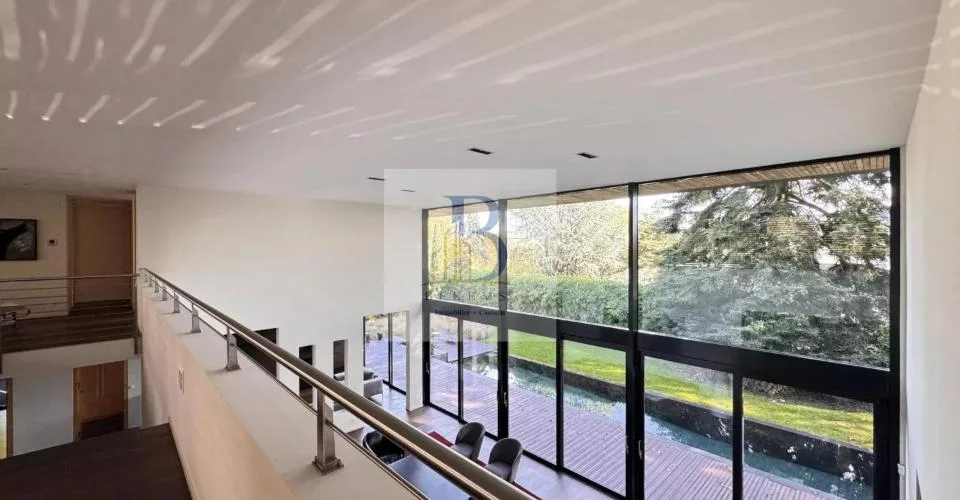 Villa d'exception avec piscine à débordement