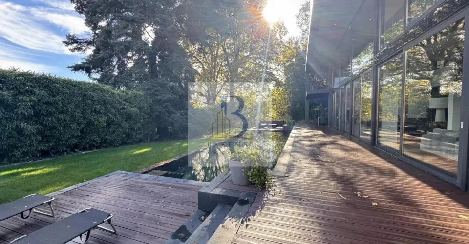 Villa d'exception avec piscine à débordement