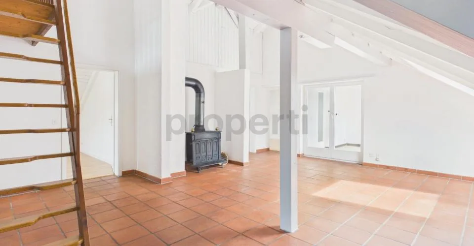 Helle 4.5-Zimmer-Dachwohnung mit Balkon und inklusive Nebenkosten i...