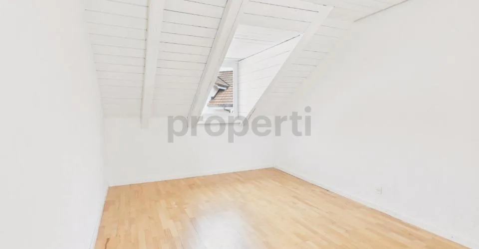 Helle 4.5-Zimmer-Dachwohnung mit Balkon und inklusive Nebenkosten i...