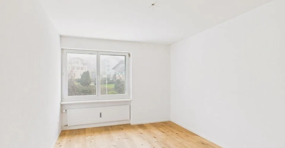 Poêle suédois confortable et terrasse avec boîte de garage incluse