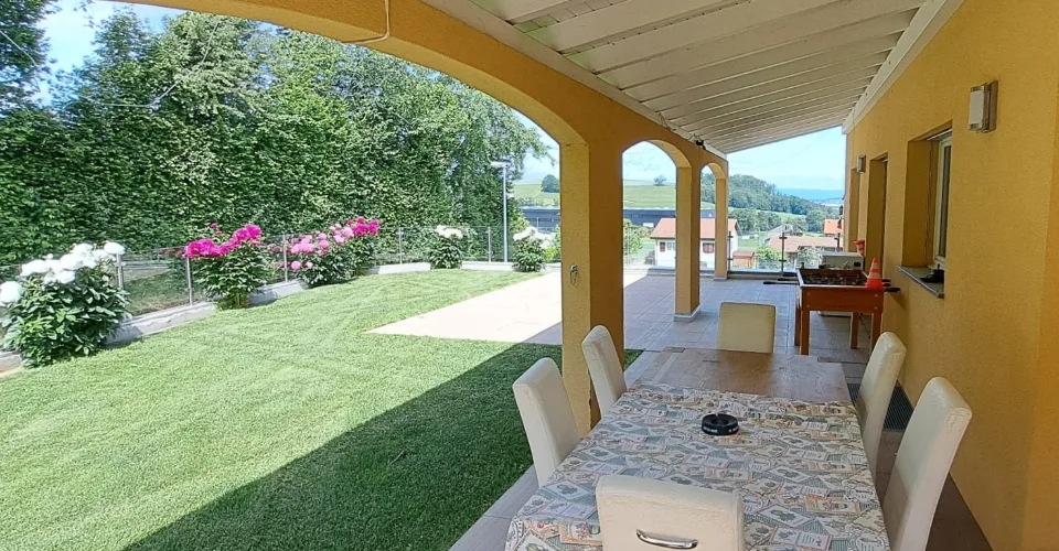 Une villa avec des colonnes, dans le Gibloux.. Oui oui, vous avez bien lu. – Foto 4 von 16