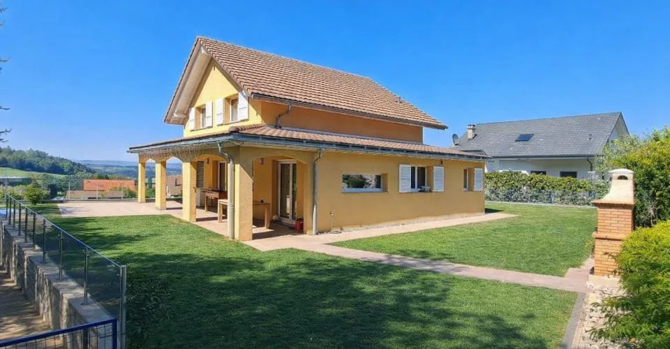 Une villa avec des colonnes, dans le Gibloux.. Oui oui, vous avez bien lu. – Foto 3 von 16