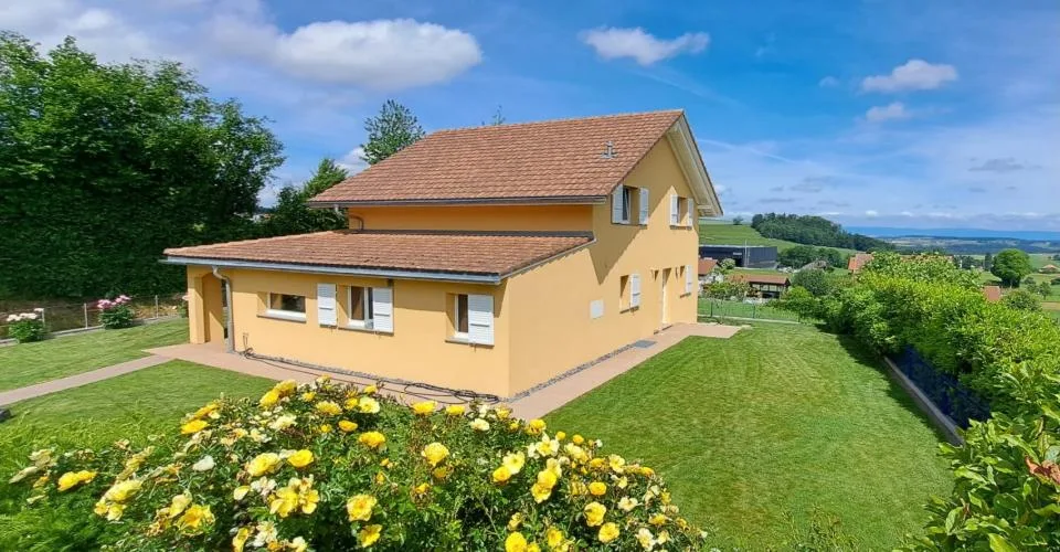 Une villa avec des colonnes, dans le Gibloux.. Oui oui, vous avez bien lu. – Foto 2 von 16