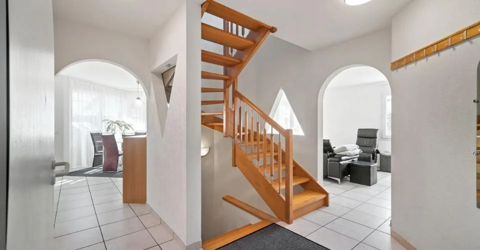 A deux pas d'Estavayer-le-Lac : villa avec piscine, sauna et 4 chambres sur 910 m² – photo 10 sur 13