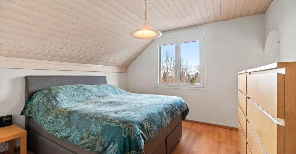A deux pas d'Estavayer-le-Lac : villa avec piscine, sauna et 4 chambres sur 910 m² – photo 6 sur 13