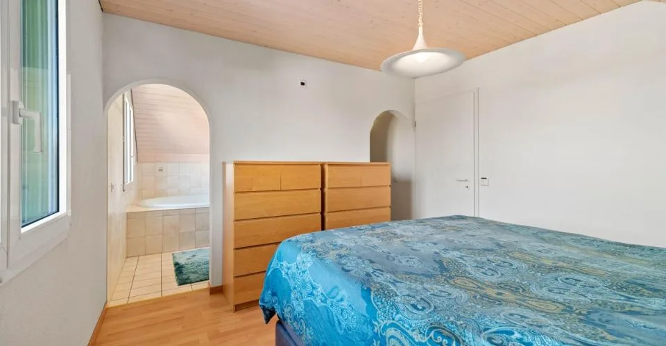 A deux pas d'Estavayer-le-Lac : villa avec piscine, sauna et 4 chambres sur 910 m² – photo 8 sur 13