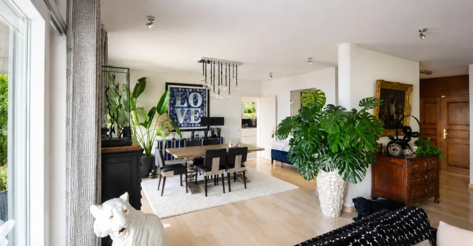 Une propriété unique composée de deux villas avec accès privatif au la – Foto 7 von 13