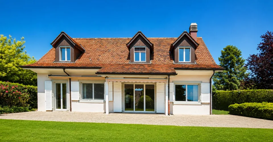 Une propriété unique composée de deux villas avec accès privatif au la – Foto 9 von 13