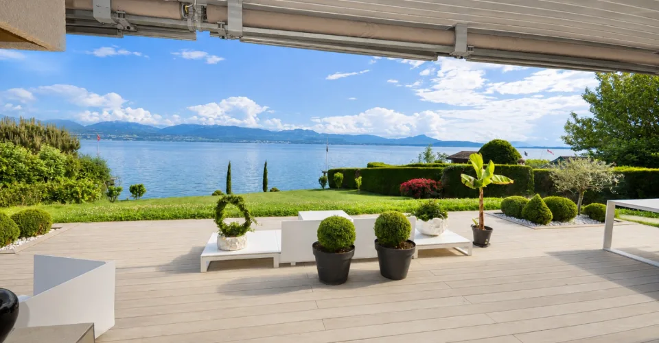 Une propriété unique composée de deux villas avec accès privatif au la – Foto 5 von 13