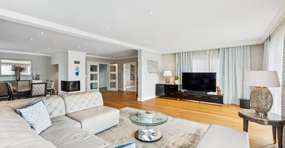 En exclusivité: Maison contemporaine avec vue panoramique sur les Alpe – photo 2 sur 13