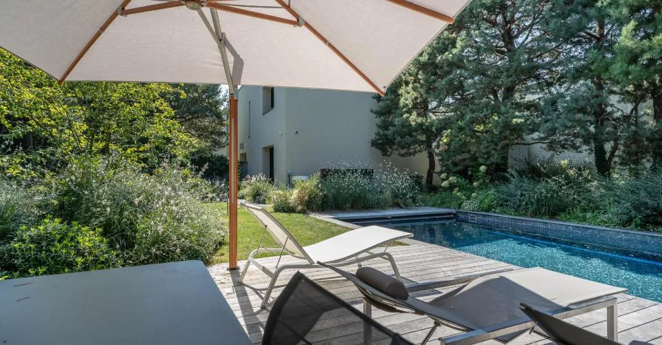 Lausanne Chailly, triplex de deux appartements avec 5 chambres en suites, 2 bureaux, jardin et piscine – Foto 18 von 18