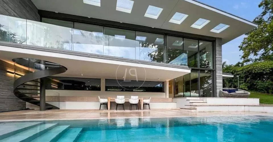 Villa contemporaine d'exception, vue et accès privé au lac,rive gauche – photo 7 of 12