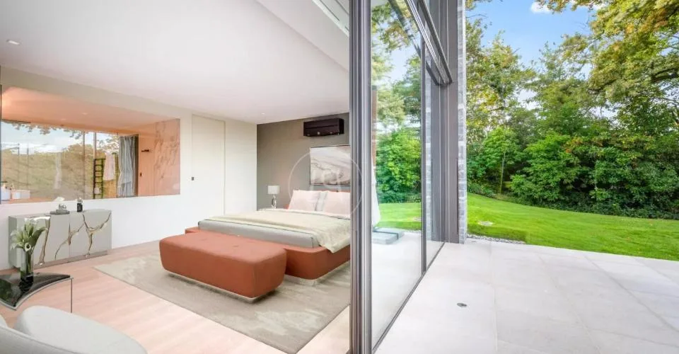 Villa contemporaine d'exception, vue et accès privé au lac,rive gauche – photo 8 of 12