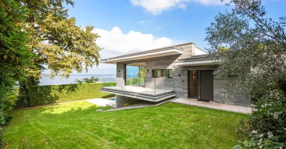 Villa contemporaine d'exception, vue et accès privé au lac,rive gauche – photo 2 of 12