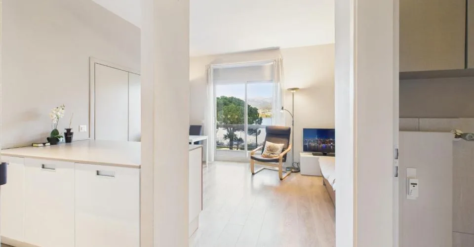 Paradiso: elegante 1.5 locali ristrutturato fronte lago, ideale anc... – Foto 19 von 24