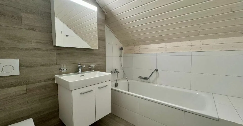 Magnifique attique avec vue superbe, grande mezzanine et transports à proximité immédiate – foto 11 di 26
