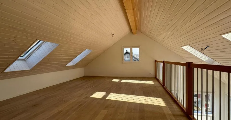 Magnifique attique avec vue superbe, grande mezzanine et transports à proximité immédiate – foto 7 di 26