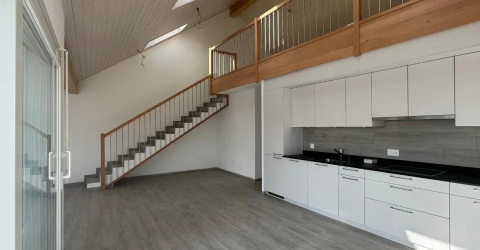 Magnifique attique avec vue superbe, grande mezzanine et transports à proximité immédiate – foto 5 di 26