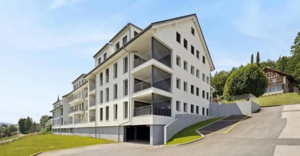 Magnifique attique avec vue superbe, grande mezzanine et transports à proximité immédiate – foto 1 di 26