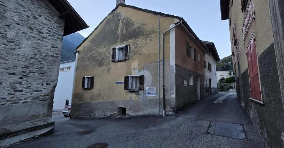 SPAZIOSA NEL NUCLEO DA RISTRUTTURARE – Foto 4 von 8
