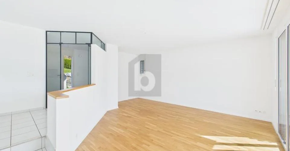 PANORAMA WITH LONG-DISTANCE VIEW IN A PREFERRED LOCATION – photo 8 of 12
