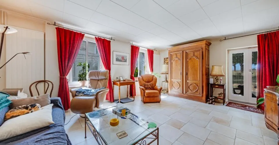 MAISON DE CARACTÈRE AVEC DEUX LOGEMENTS ET DÉPENDANCES – photo 10 sur 13