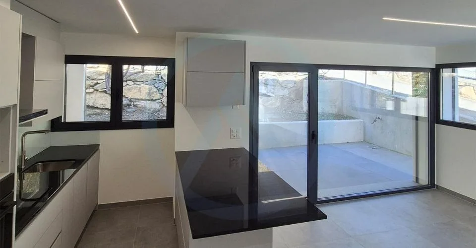Magnifica villa bifamiliare con vista sulle montagne nelle alture di Sion – foto 3 di 26