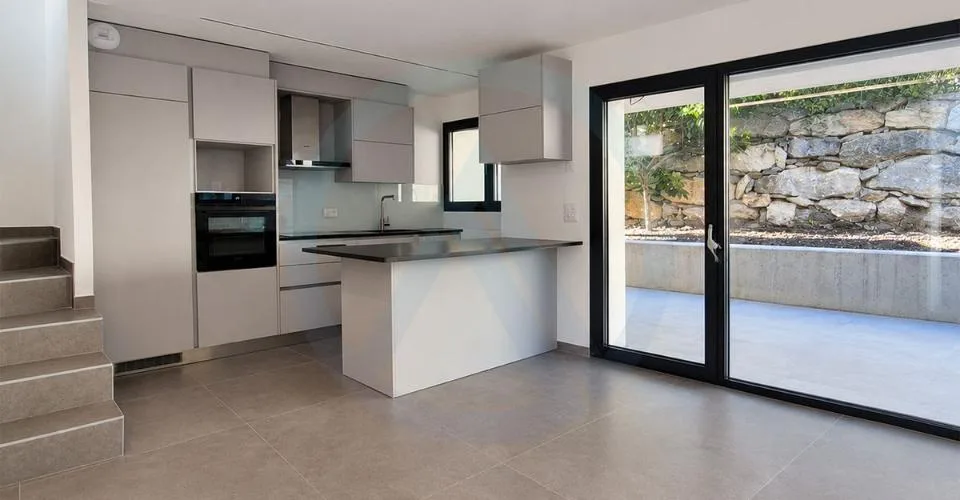 Magnifica villa bifamiliare con vista sulle montagne nelle alture di Sion – foto 4 di 26
