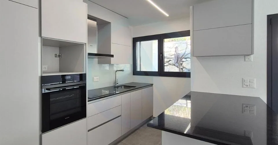 Magnifica villa bifamiliare con vista sulle montagne nelle alture di Sion – foto 5 di 26