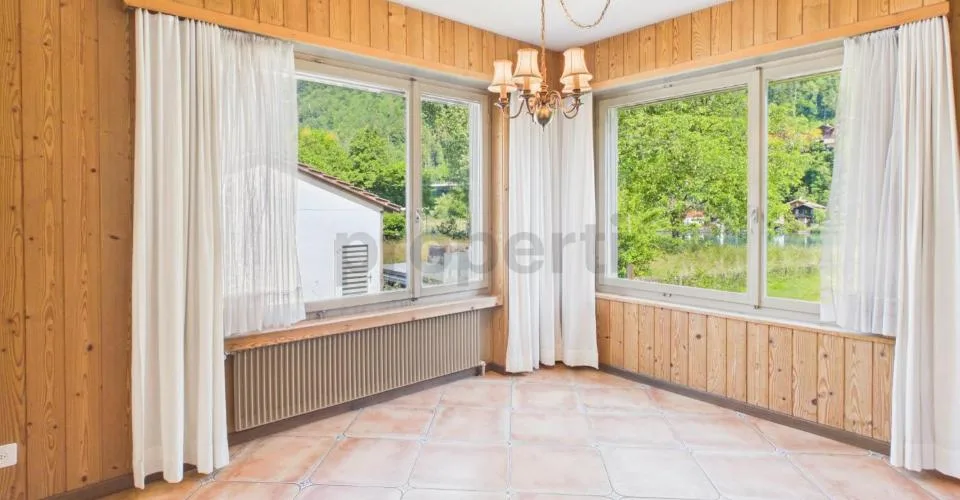 Grosszuegiges 6.5-Zimmer Einfamilienhaus mit Garten an einzigartiger Lage an der Aare in Interlaken – photo 5 sur 27