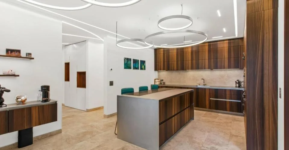 Eine der berühmtesten Adressen! Luxuriöses Anwesen im contemporary-Stil – Foto 21 von 26