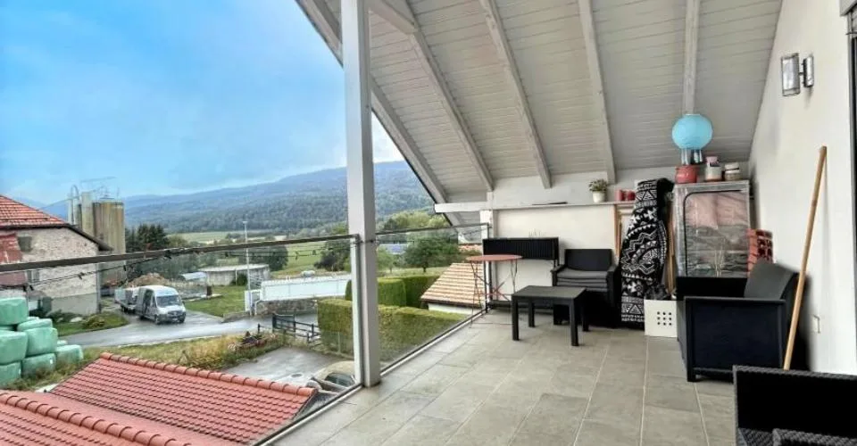 Magnifique appartement de 3,5 pièces au 2ème étage à Longirod