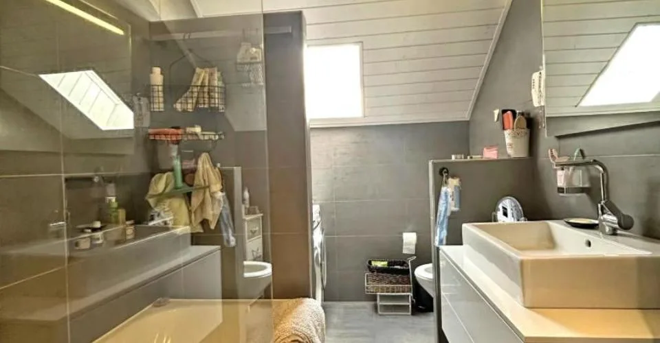 Magnifique appartement de 3,5 pièces au 2ème étage à Longirod